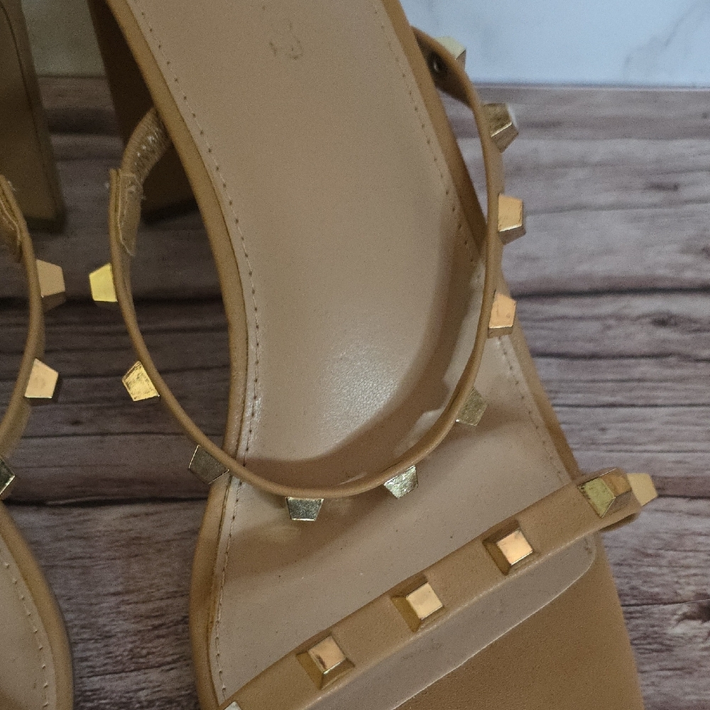 THE DROP Neutral Tan Gold Studded Strappy Heeled Sandals Size 9 - Picture 11 of 13